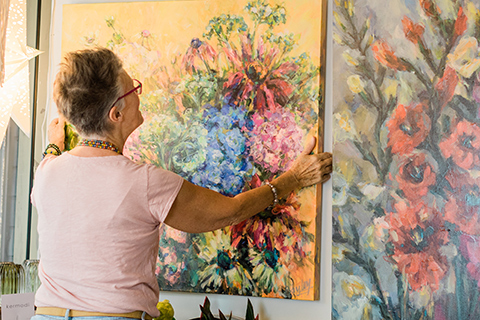 Sue Bayley's paintings are bringing hope to the cancer community