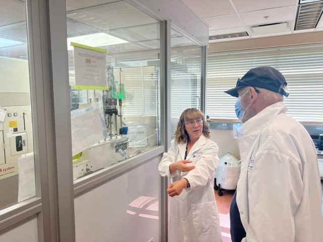 Noel Schacter visits the Deeley Research Centre’s Conconi Family Immunotherapy Lab